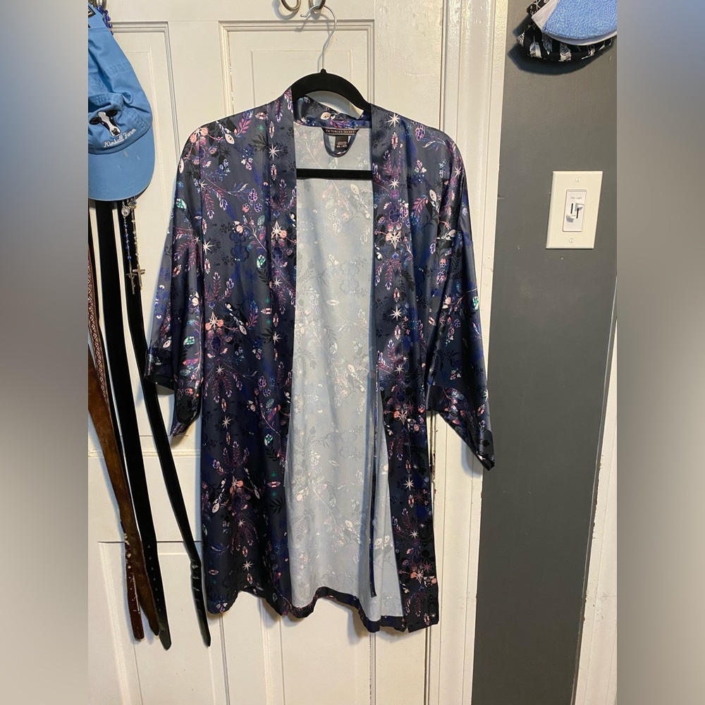 Euc Vs Bathrobe - image 1